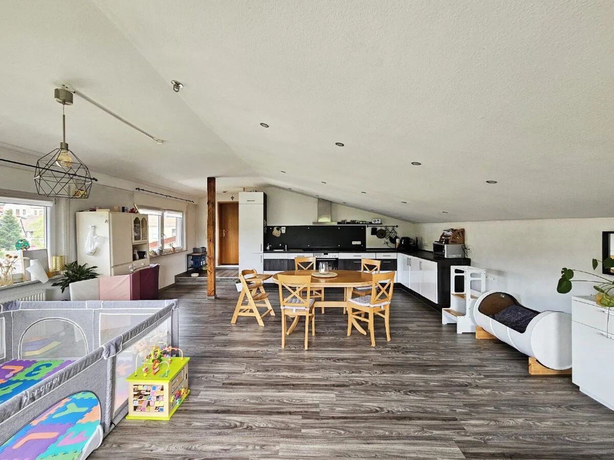 Küche mit Wohn-/Essbereich DG